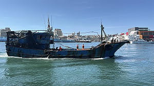 海巡中秋連假不打烊　澎湖目斗嶼海域查扣越界的無名中國漁船