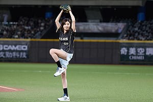 蘇慧倫首當開球嘉賓 事先練球怕投歪
