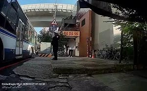 男子陳屍公車3日竟無人發現！粗心司機遭停職 新店客運：全面消毒、科儀祈福