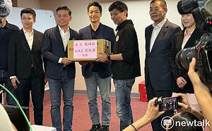 批沈伯洋雙城論壇、營養午餐立場反覆　蔣：不能今天一個說法　隔天又一個