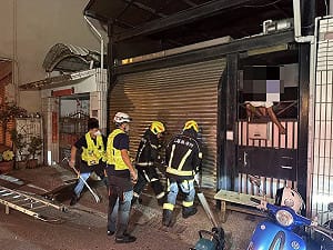 疑忘記帶鑰匙鑽門縫受困　花蓮男子卡家門險送命