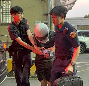 新北女童被掛不雅字眼紙板遊街　父涉違保護令遭聲押禁見