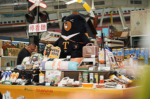 喔熊專賣店插旗台中高鐵站 限時滿額送媽祖傘再轉好禮