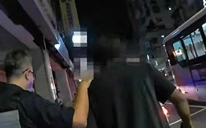 公車看影片太大聲引衝突！男怒推阿伯導致頭破血流