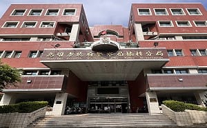 高雄深夜爆命案！男自首「我殺人了」 折屍塞後車廂赴警局自首