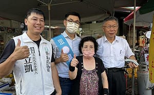 謹記蔣萬安「甘蔗風波」！柯文哲彰化助選收甘蔗笑稱「當打狗棒不錯」 團隊抱好不敢亂丟