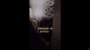 (影) 空姐下跪給踹求放過? 傳「市長公子」被餐車碰到暴怒辱罵 東航未回應