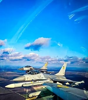 (影) 4架烏軍F-16聯合攻擊俄機場！ 維修問題大 半數戰機年底前恐難再戰鬥
