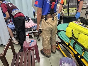 台南某國中學生玩耍誤踩防狼噴劑 7人不適送醫