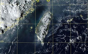 明變天濕涼!鄭明典指「北風前緣接觸北海岸」:明早北部就會變涼