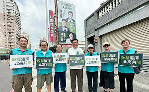 蘇致榮掛看板與蘇巧慧同框「致慧選擇！北高共隆！」盼攜手城市交流  