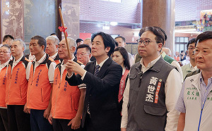 前往桃園與民進黨市長候選人黃世杰合體 賴清德：希望桃園全壘打！