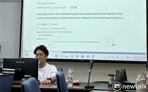 沈伯洋選戰行程滿檔仍回北大授課　學生曬簽名照「幫老爸追星」釣本尊回應