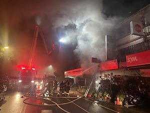 宜蘭建材行大火奪4命 母去電女兒班導求援困3樓