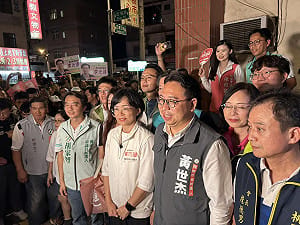 合體蘇巧慧夜市掃街 黃世杰拋桃園新北「交通、文化4大政見」