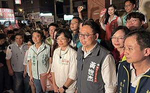 合體蘇巧慧夜市掃街 黃世杰拋桃園新北「交通、文化4大政見」