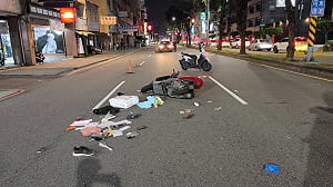 台中豐原機車擦撞轎車 父與3歲幼女倒地送醫