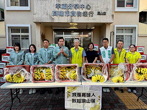 挺旗山蕉打臉柯志恩    林智鴻助募一千斤捐弱勢  
