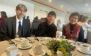 徐佳青帶兒出訪「因為是媽媽」 外交部緩頰惹火白營：以後都能比照？