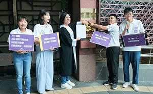 台灣前進赴地檢署遞狀  請求司法介入同志酒吧案、維護警紀