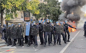 (影) 法爆大規模學生抗議！警暴力鎮壓釀重傷 CNN：恐蔓延至債務危機