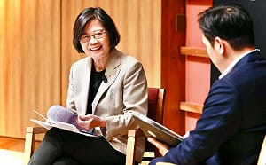 蔡英文訪美惹怒北京！《環球時報》痛批「徹底賣台」 台積電赴美成開火焦點