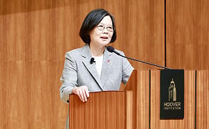 史丹佛演說示警民主危機 蔡英文:「威脅脅迫不會動搖台灣」