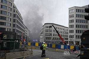 藉工運學潮掀暴動　布魯塞爾警方催淚彈、水砲驅趕示威者