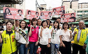 蘇巧慧三蘆水流公市場掃街高人氣  提三蘆醫療與交通政見