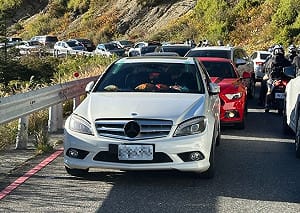 賓士男衝武嶺「違停擋200車」！警方曝「沒被開罰」原因