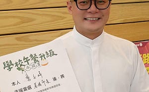 簽承諾書挺學校午餐升級 童子瑋提五大改革：要讓孩子吃好又安心
