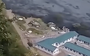 (影)尼泊爾又爆山洪！土石流沖毀橋樑釀5人失聯  軍方急派直升機救援