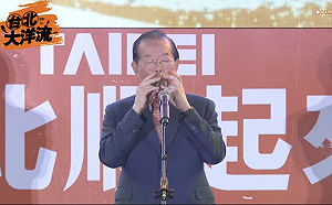 吹陶笛〈快樂的出帆〉挺沈伯洋　謝長廷喊：當年高雄能改變、台北也能！