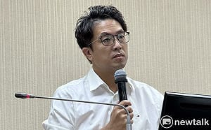 沈伯洋遭挖昔拿椅子砸同學 他反問：為何沒人挖蔣萬安過去？