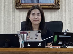 沈伯洋抱怨連假後就排專報  徐巧芯噹：今天禮拜一、該上班就上班