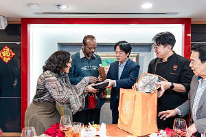 大啖台南美食！史瓦帝尼國王愛喝冬瓜檸檬 賴清德準備6瓶讓他帶回家