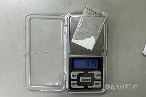 男騎單車抖不停 遭警查獲毒品送辦並毒駕開罰