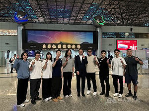 首批9退役國手啟程赴美研習7週 李洋親自送行勉勵