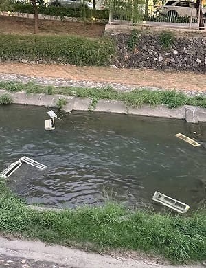 柳川遭棄置冷氣設備！網轟：太沒公德心  台中環保局出手了