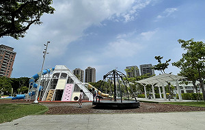 翻轉傳統公園照顧全齡需求     黃文志爭取特色遊具、親水空間  