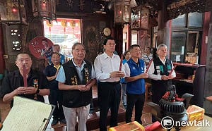 謝龍介偕方一峰佳里中山市場拜票　主打福利加碼訴求政黨輪替除弊