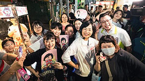 蘇巧慧三峽、新莊掃街超高人氣！數百位民眾排隊合照