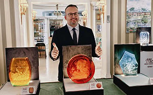 世界水晶第一品牌高雄巡迴展 國際級雕刻大師親臨分享 