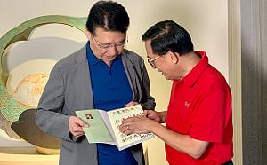 少康落難！  阿扁送書