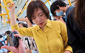 雙節公車退場擠不上！何欣純突襲搭乘台中301拋四解方