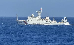 仍在對峙中！中國海警船關閉AIS侵擾東沙水域  海巡強勢廣播回擊統戰言論