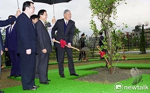 李登輝手植榕樹遭移除！女兒李安妮心痛發聲：種回來的還應包括政府責任