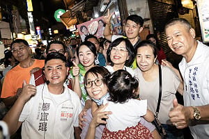 樹林出市長！蘇巧慧博愛夜市掃街人氣爆棚 民眾排隊搶合影