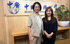 高歌「想見」沈伯洋 翁曉玲呼喚：趕快回立院開會