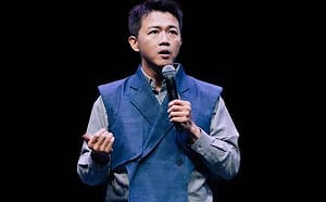 喜劇演員黃逸豪又遭跨境鎮壓！中共買兇假車禍「險斷手腳」 梁文傑發聲